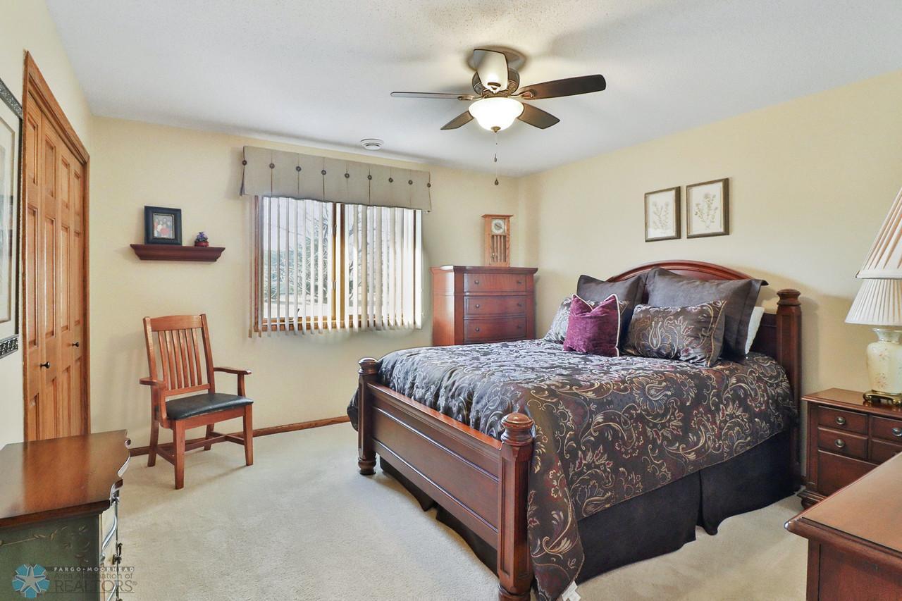 Bedroom2_1-1280.JPG