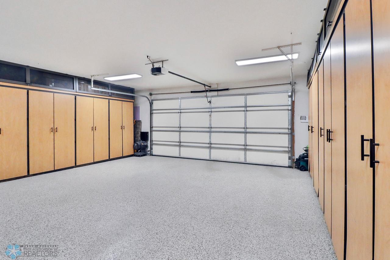 Garage1_0-1280.JPG