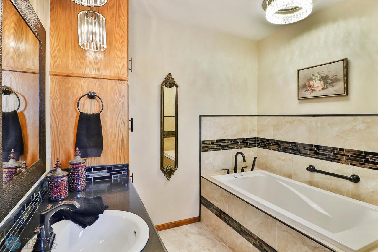 Primary Bathroom1_2-1280.JPG