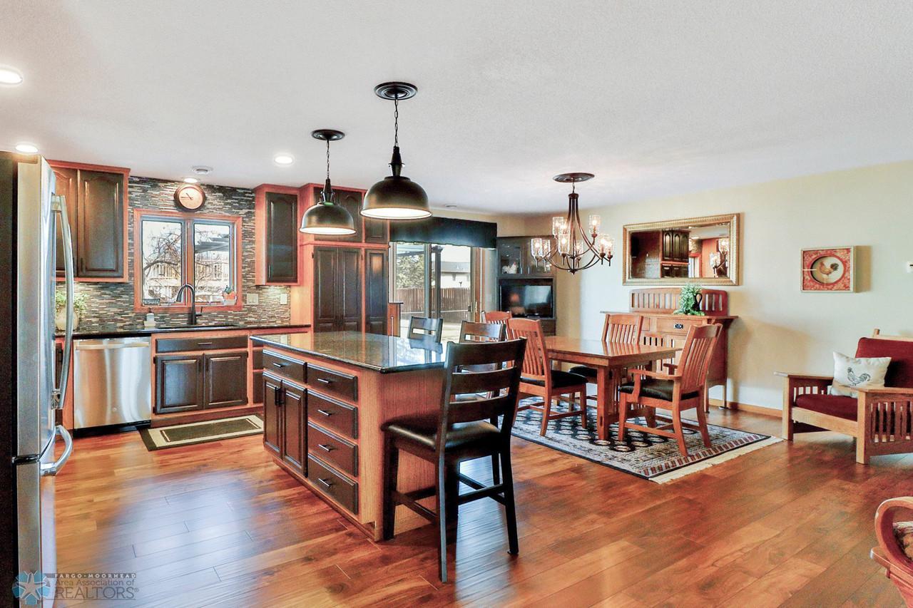 Kitchen1_1-1280.JPG