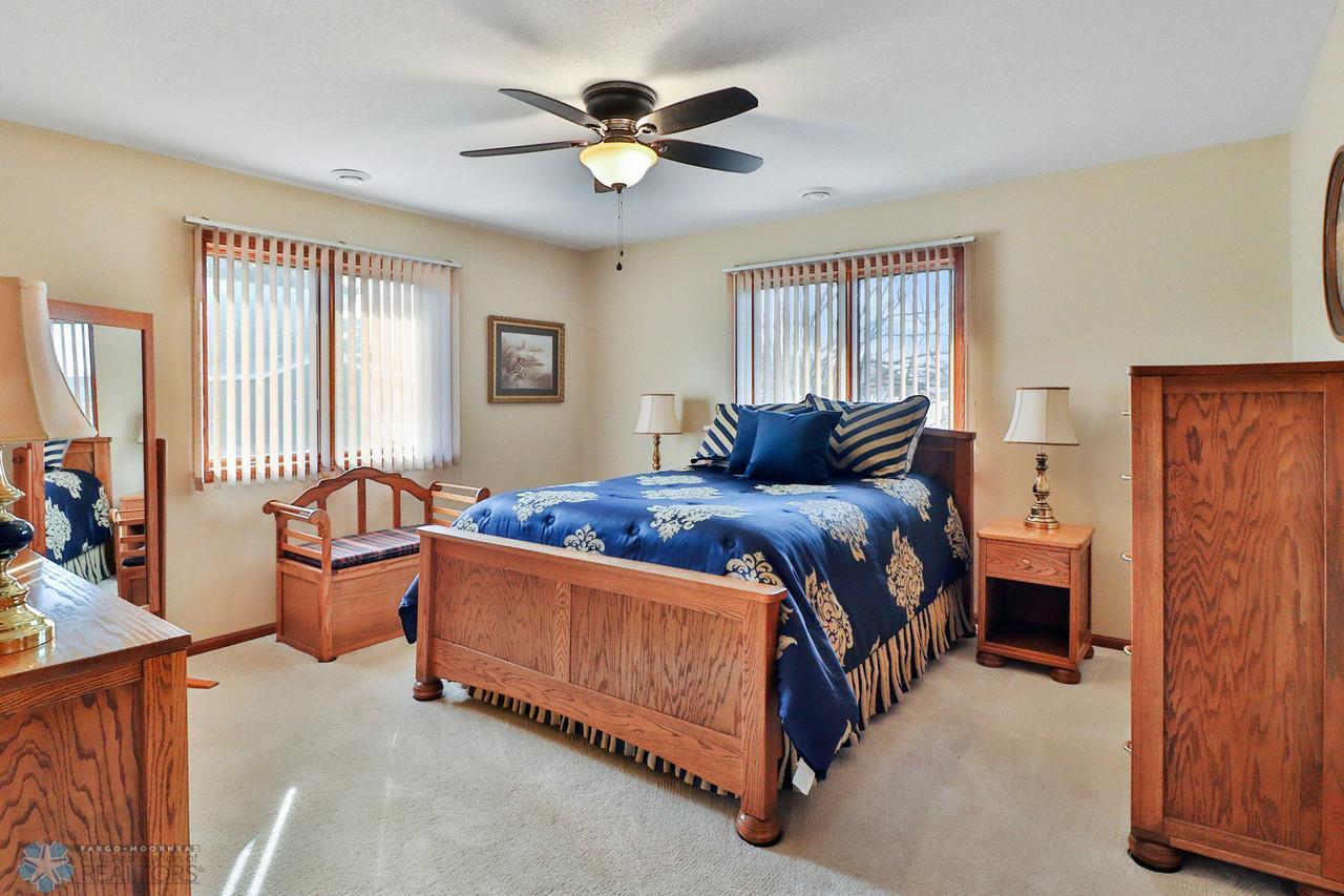 Bedroom1_1-1280.JPG