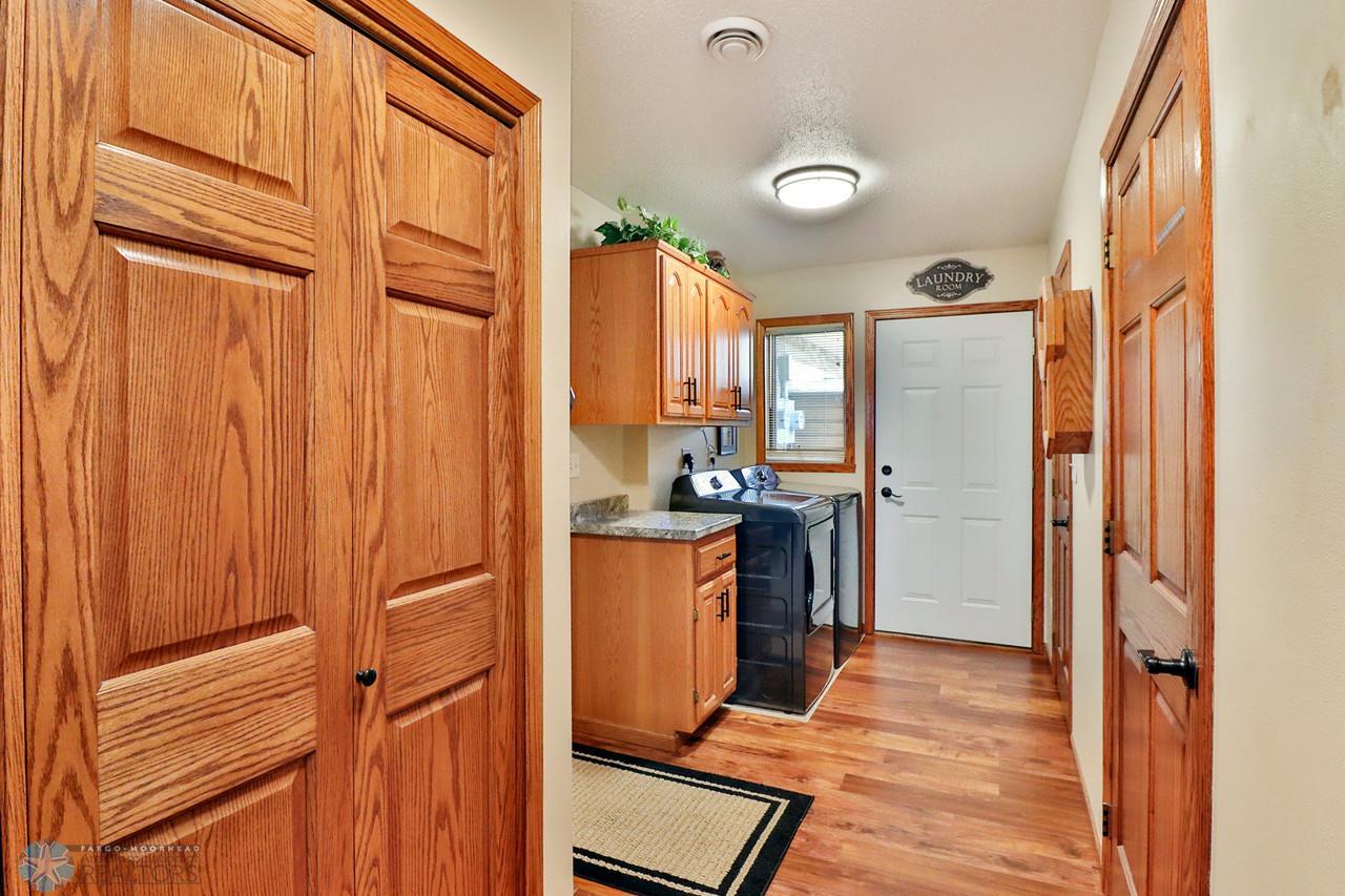 Laundry_mudroom1_1-1280.JPG