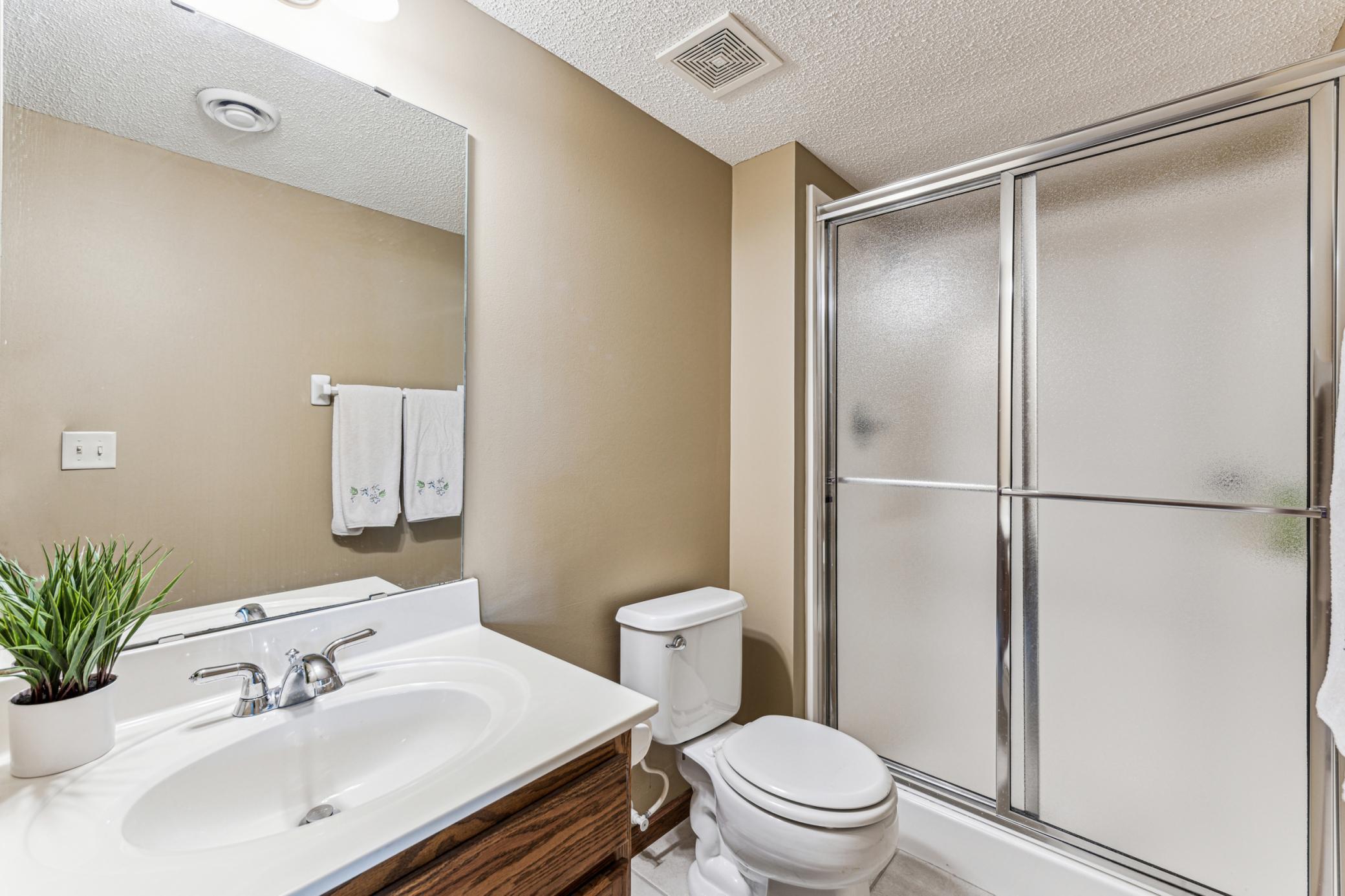 Lower level 3/4 bath.