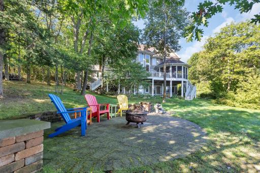 This charming outdoor seating area, nestled among the trees and overlooking the lake, is the perfect spot to enjoy nature. it is an ideal setting for gathering with friends and family to enjoy a bonfire, roast marshmallows, and take in the view!