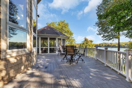 This sprawling lakeside deck connects directly to a screened gazebo, where you can kick back and enjoy the fresh air without the bugs! It’s the ultimate spot for shaded dining, relaxing with a cool drink, or just hanging out in total comfort!
