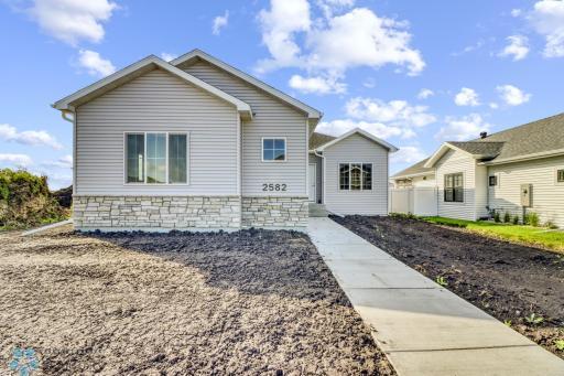 2582 69th Avenue S, Fargo, ND 58104