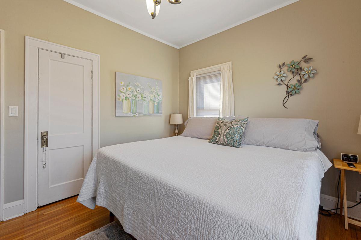 25 Main bedroom.jpg