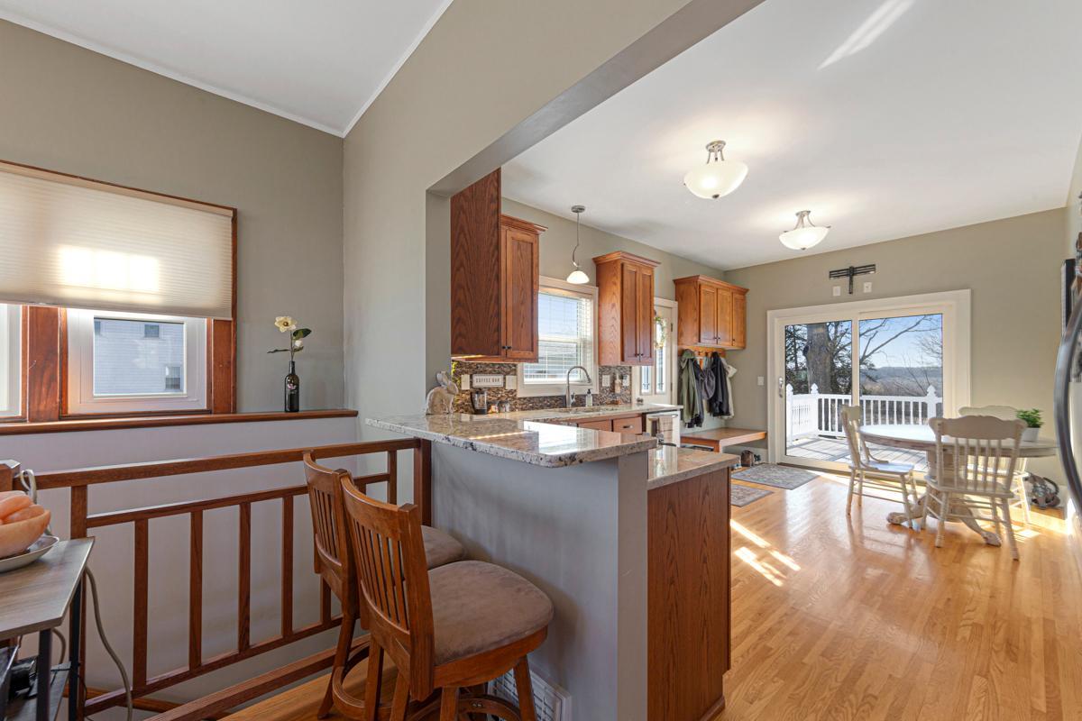25 Kitchen.jpg
