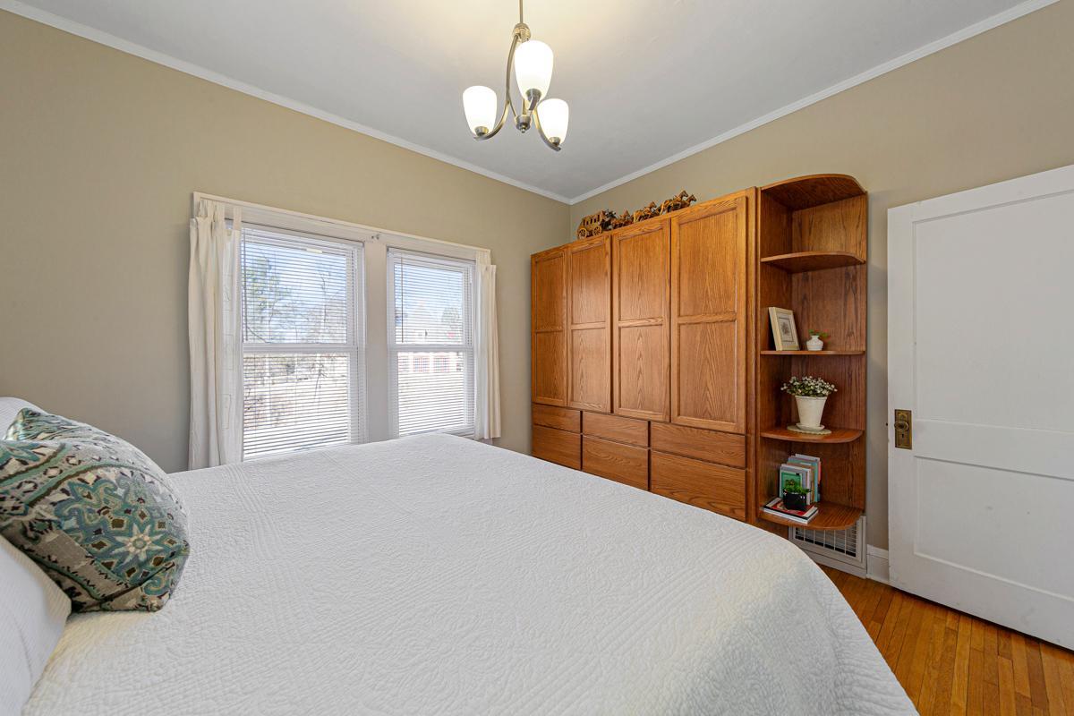 26 Main bedroom.jpg