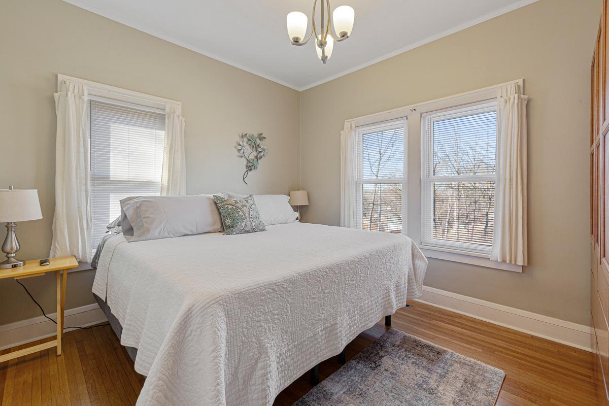 34 Main bedroom.jpg