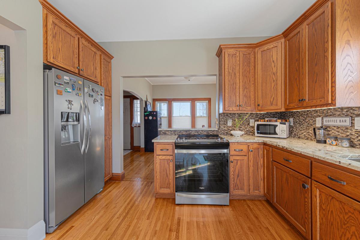 28 Kitchen.jpg