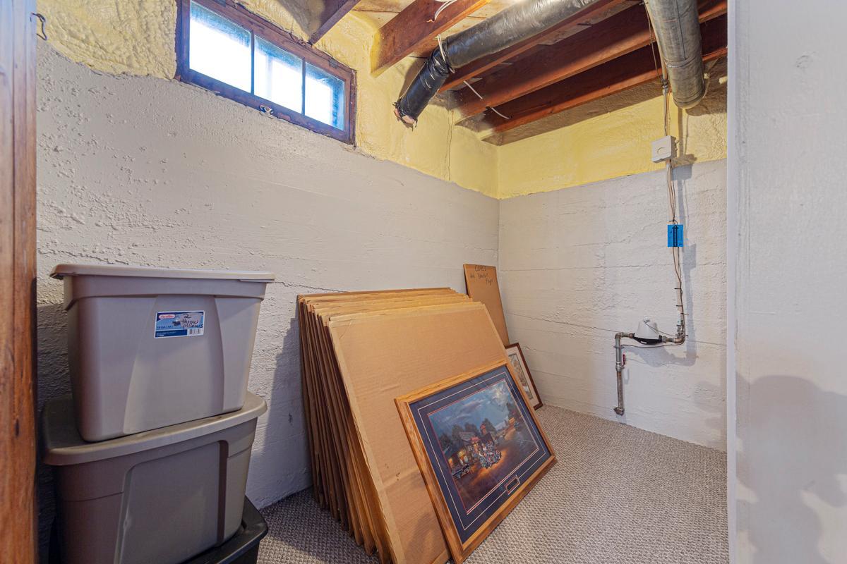 35 Storage room_lower.jpg