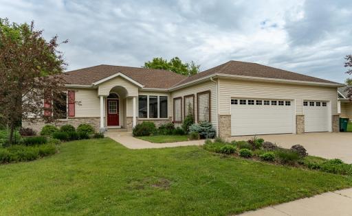 915 Southern Woods Place SW, Rochester, MN 55902
