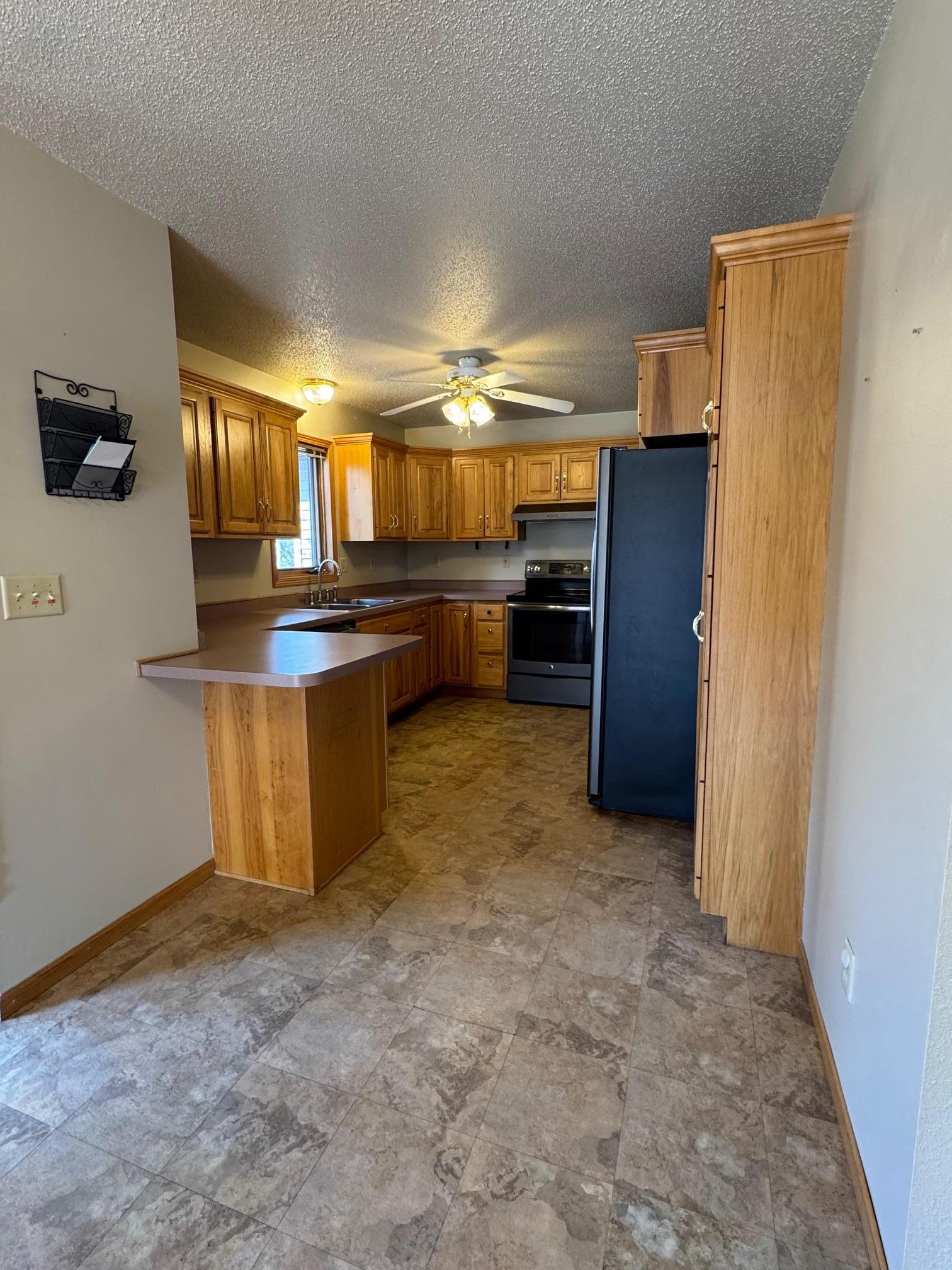 entry to kitchen.jpg