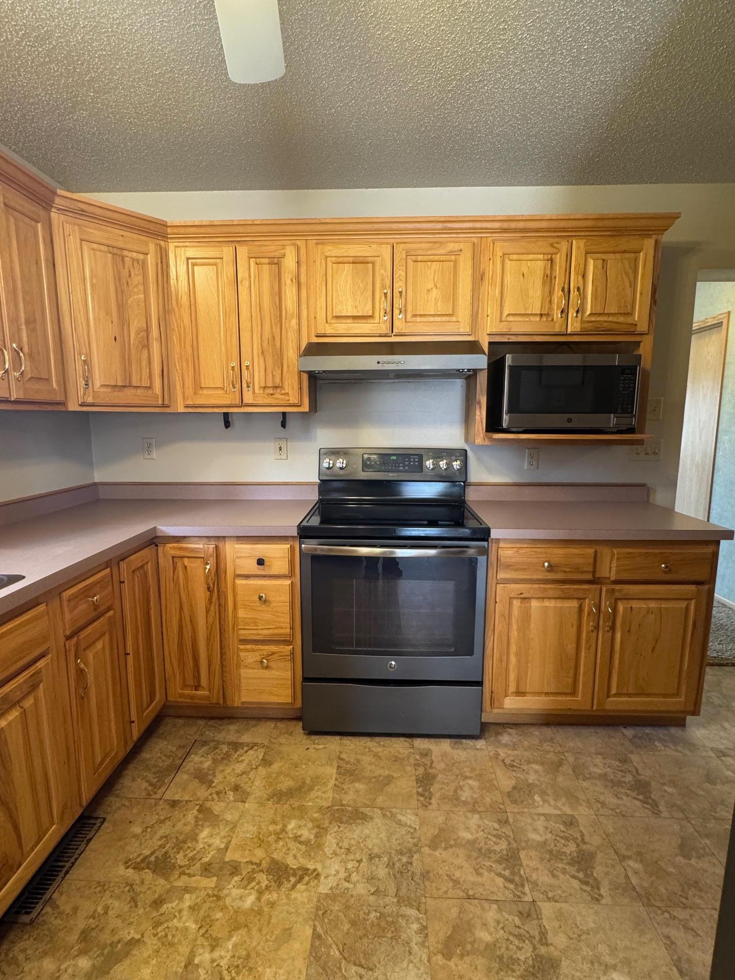 kitchen 2.jpg