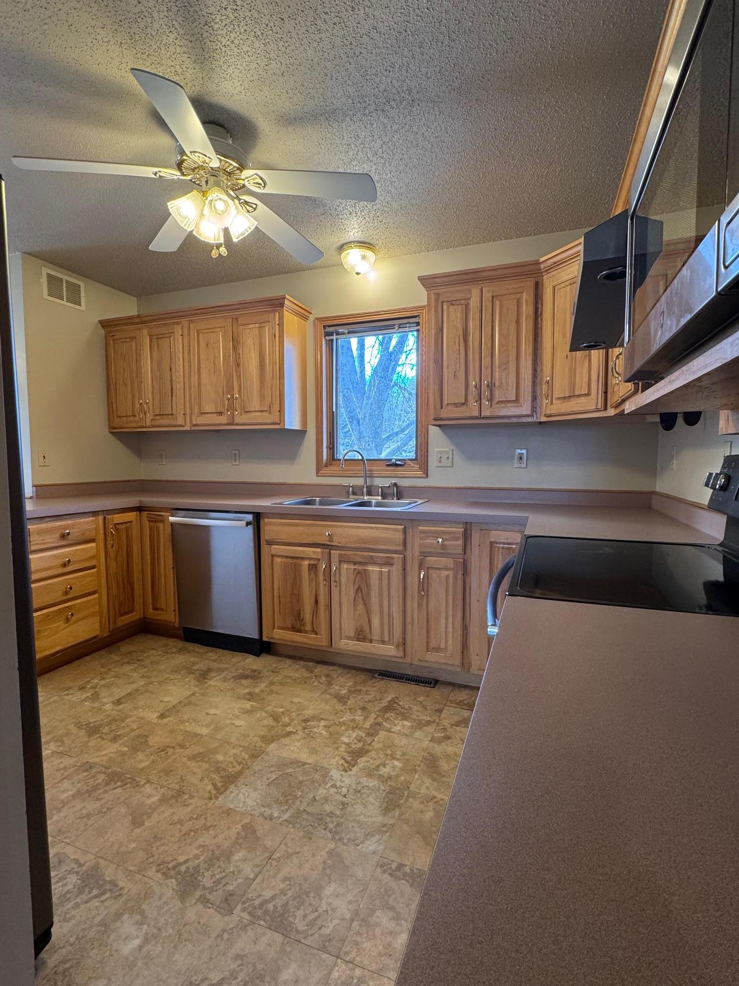 kitchen 3.jpg