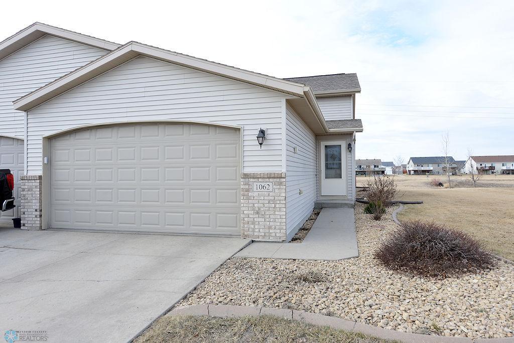 Beatufiul 3 bedroom 2 bath Twin Home