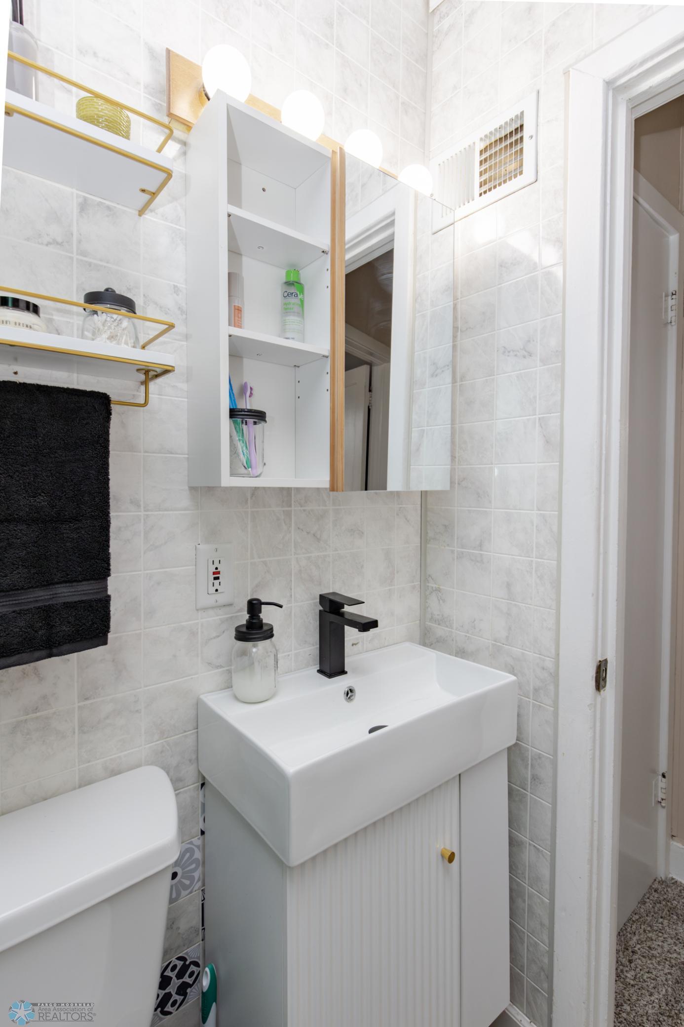 Bathroom - 3/4