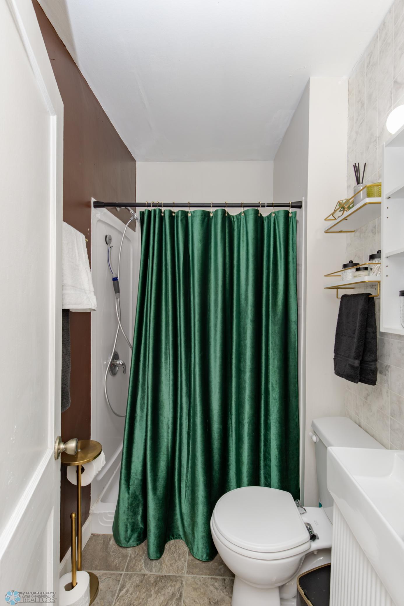 Bathroom - 3/4