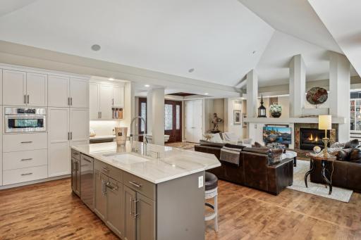 8700 Sherwood Bluff, Eden Prairie, MN 55347