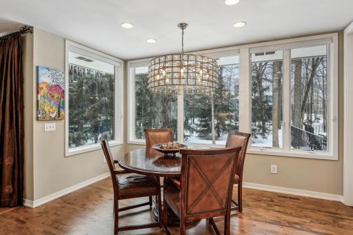 8700 Sherwood Bluff, Eden Prairie, MN 55347