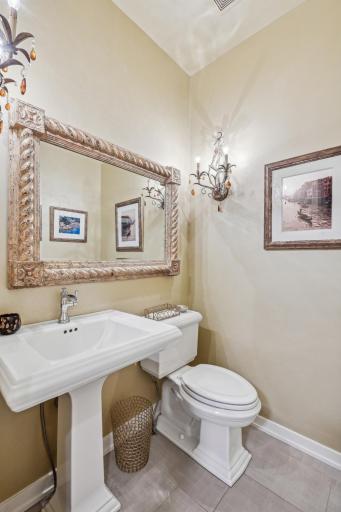 8700 Sherwood Bluff, Eden Prairie, MN 55347