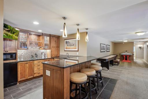 8700 Sherwood Bluff, Eden Prairie, MN 55347
