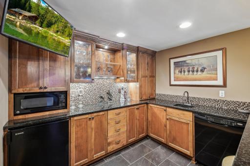 8700 Sherwood Bluff, Eden Prairie, MN 55347
