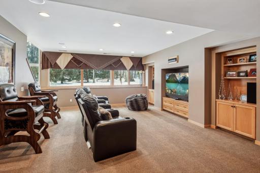 8700 Sherwood Bluff, Eden Prairie, MN 55347