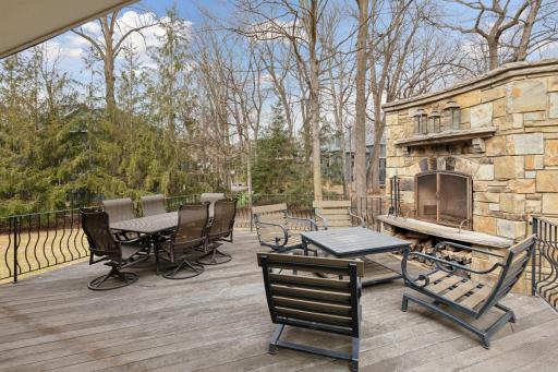 8700 Sherwood Bluff, Eden Prairie, MN 55347
