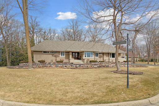8700 Sherwood Bluff, Eden Prairie, MN 55347