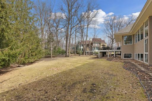 8700 Sherwood Bluff, Eden Prairie, MN 55347