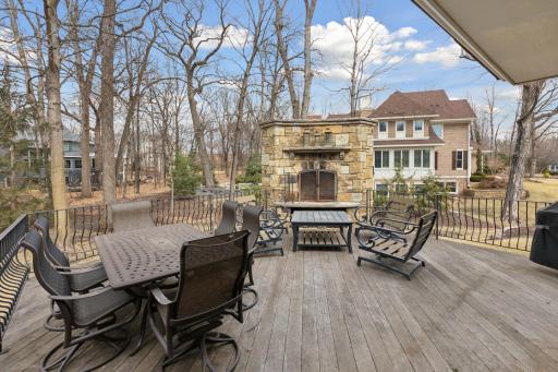 8700 Sherwood Bluff, Eden Prairie, MN 55347
