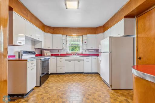 421 2nd Street E, Hunter, ND 58048