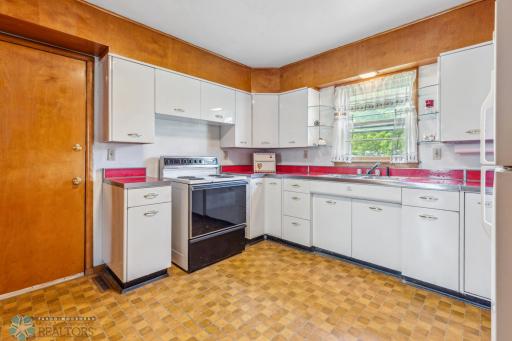 421 2nd Street E, Hunter, ND 58048