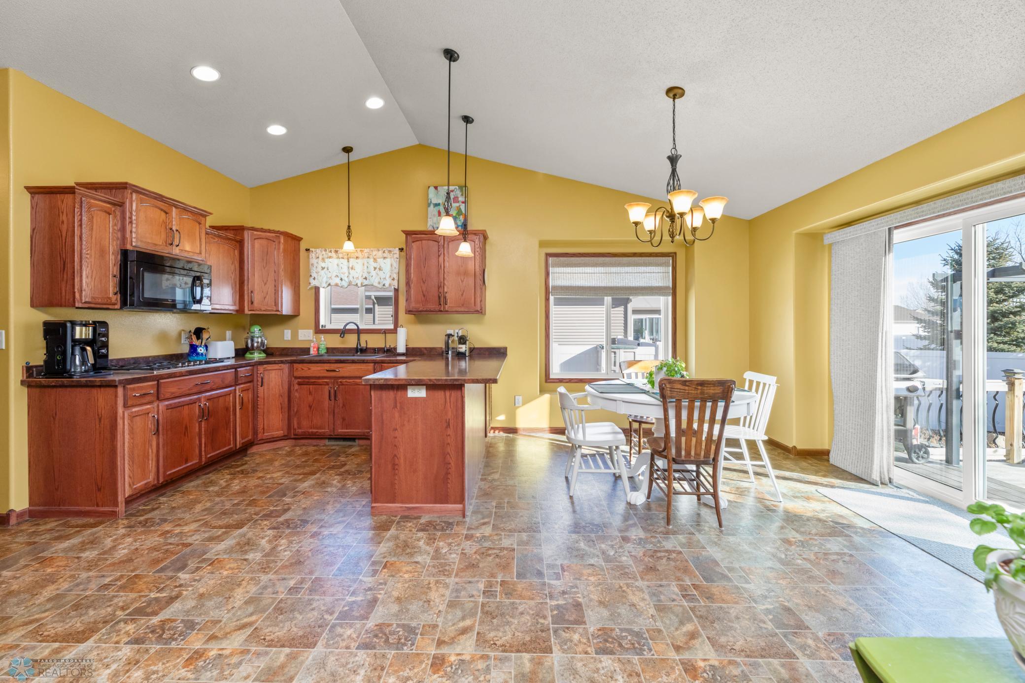 Dining/Kitchen- breakfast bar