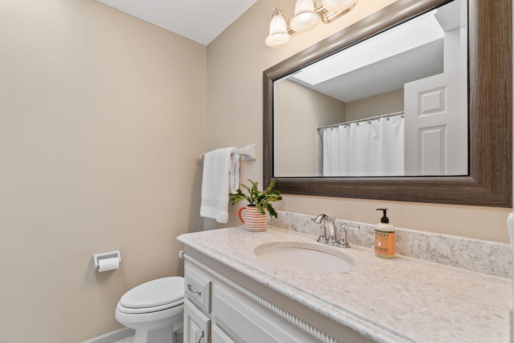 upper level full bath