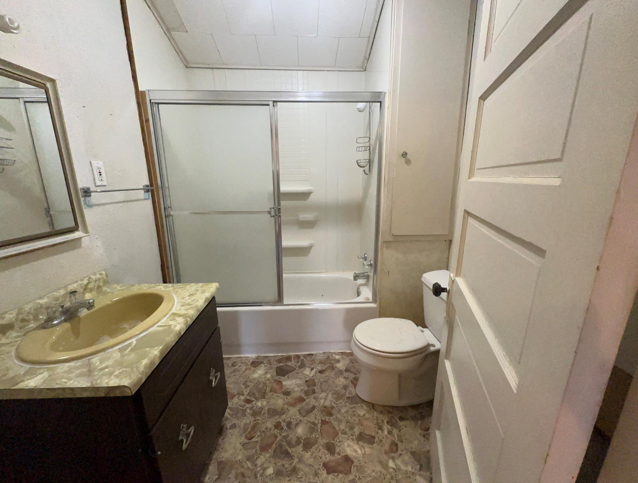 13 Upper Bathroom.jpg