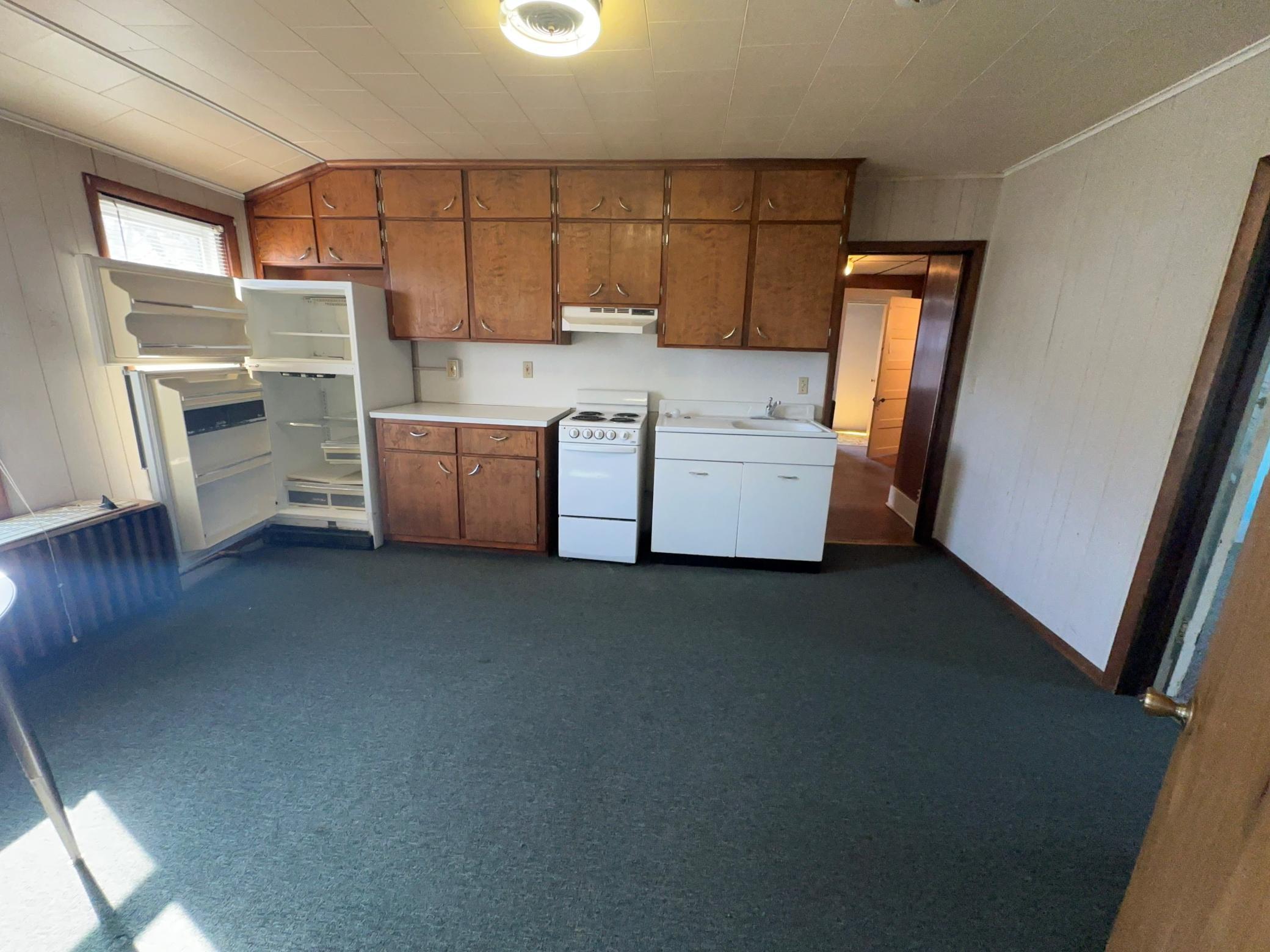 09 Upper Kitchen.jpg