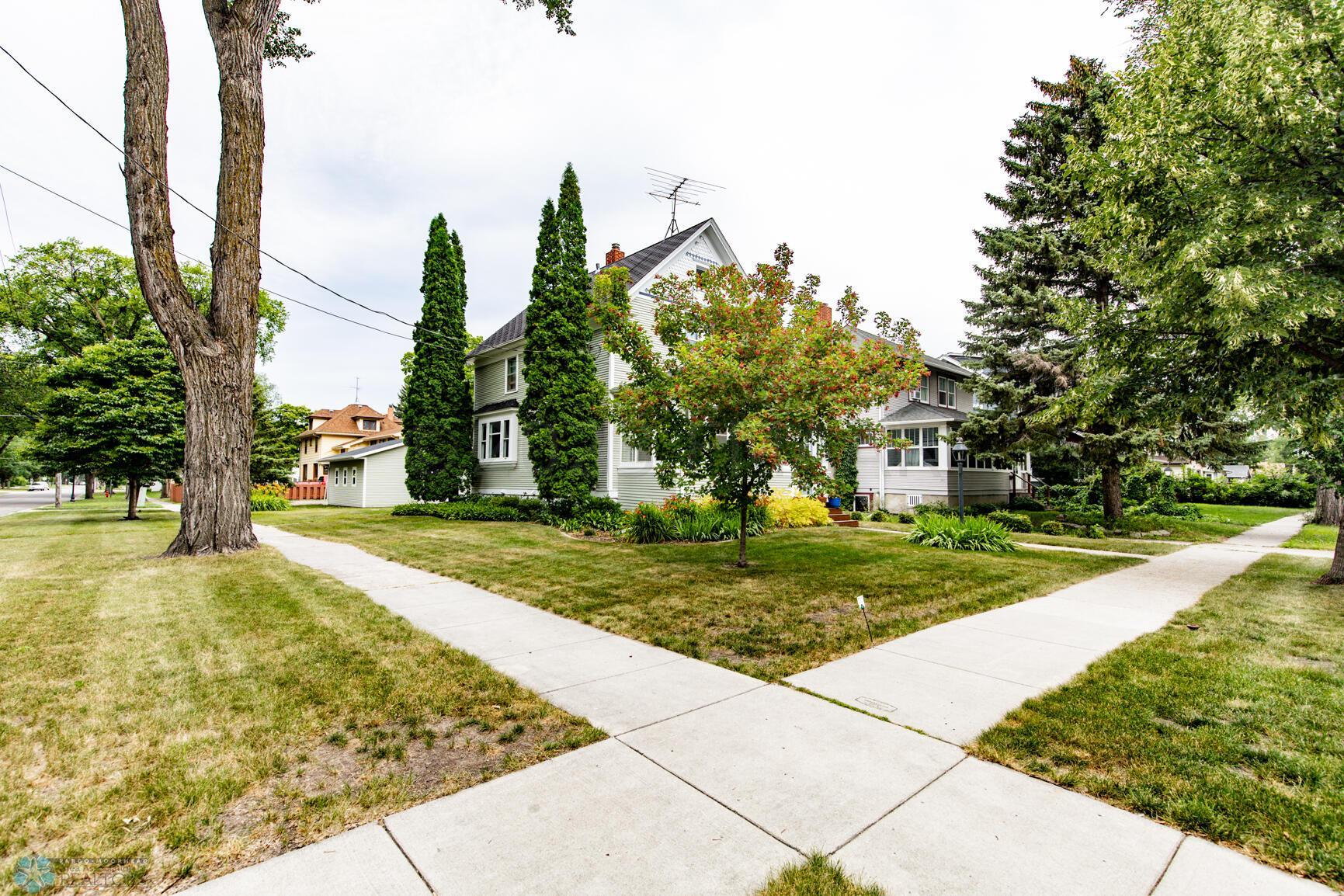 Corner Lot (summer)
