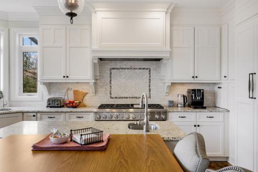 7016 Weston Circle, Minneapolis, MN 55439