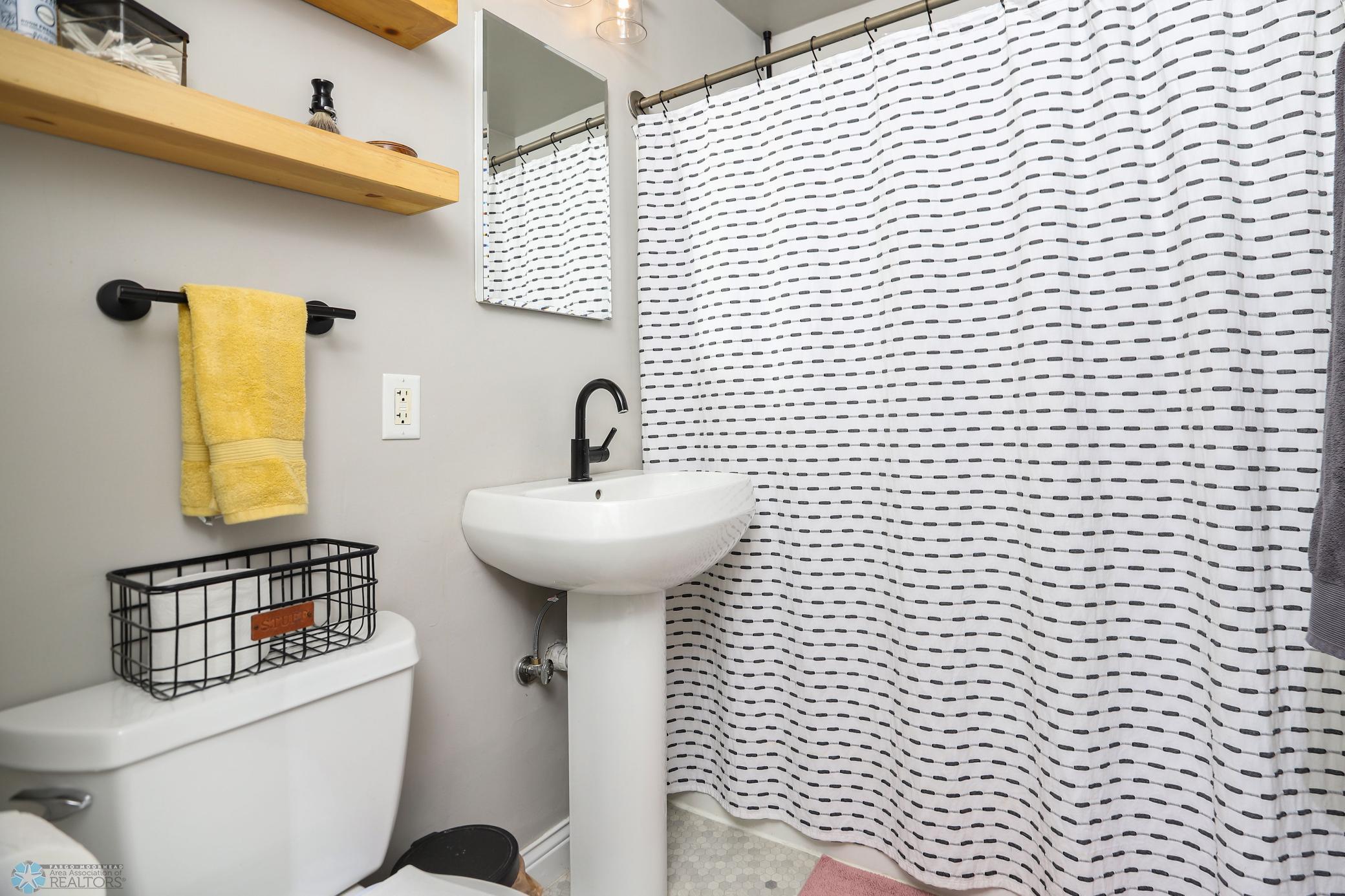 Full bathroom main level