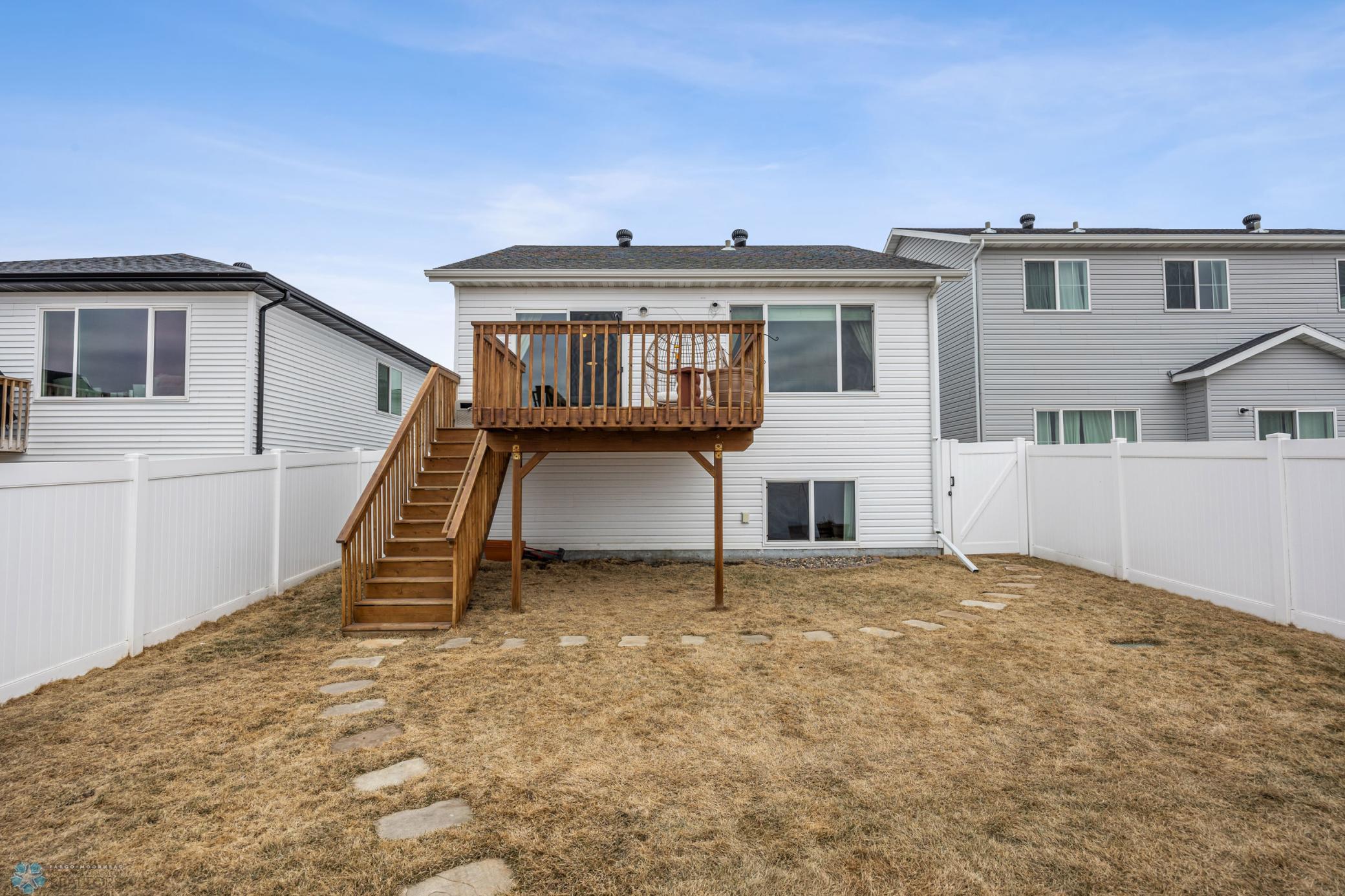 Deck/Backyard