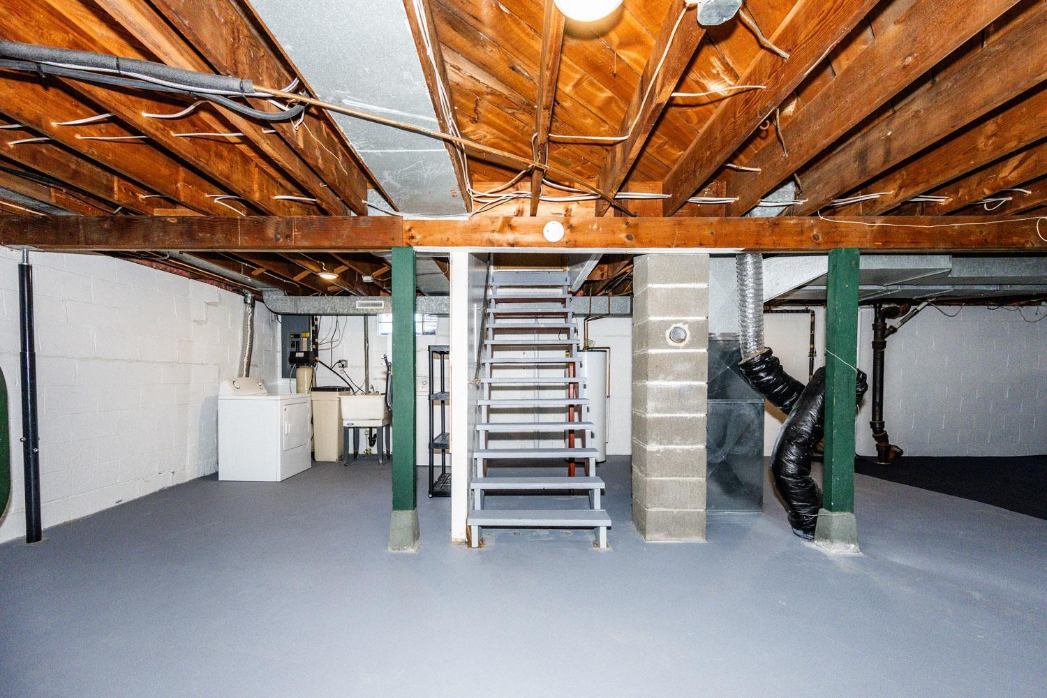 Basement_002.jpg