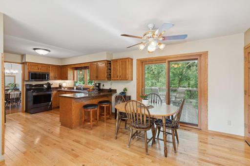 05_567LakewoodDrS_92_KitchenDiningRoom_DownloadforMLS_2000x1333.jpg