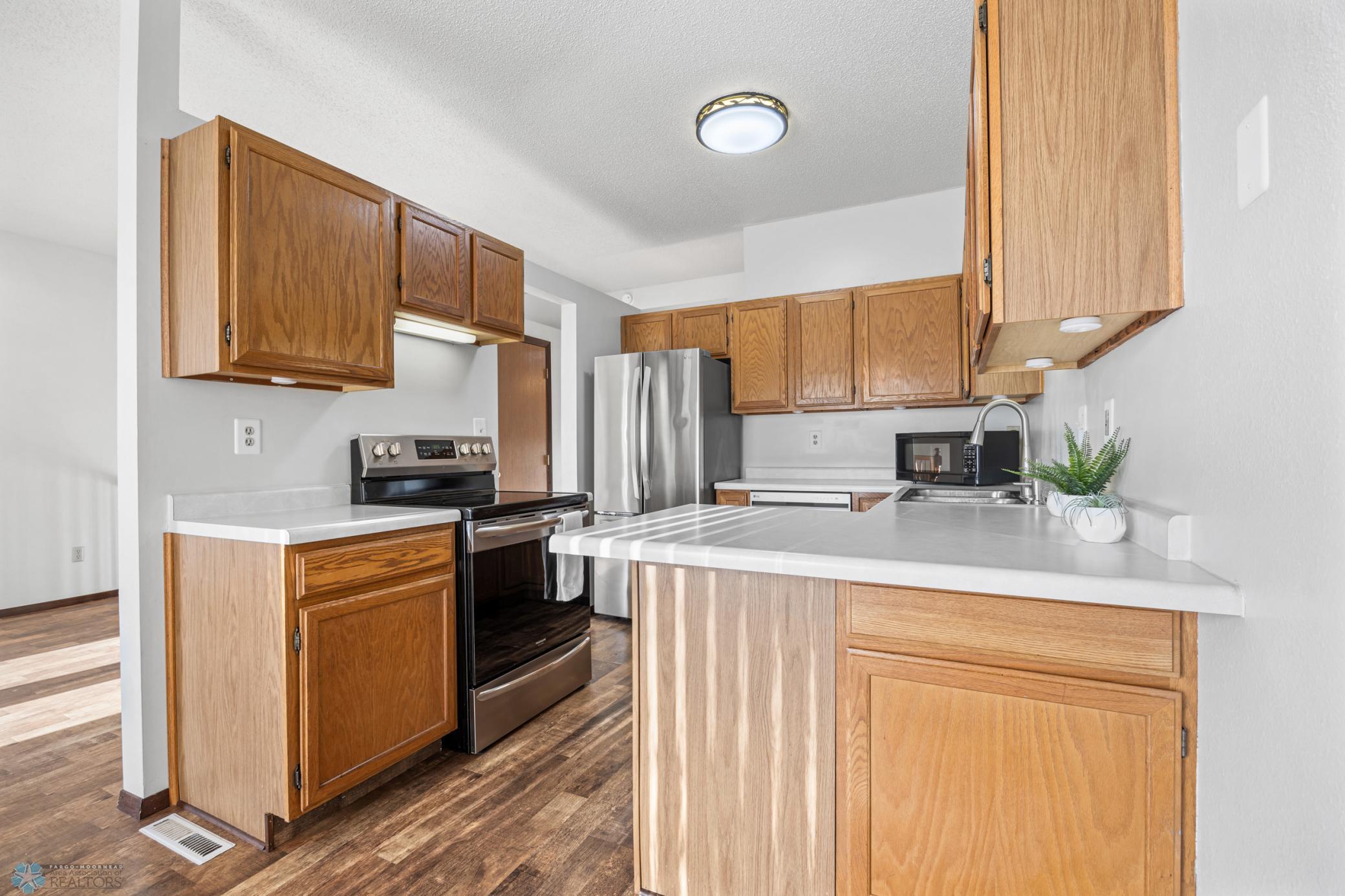 kitchen- newer SS appliances