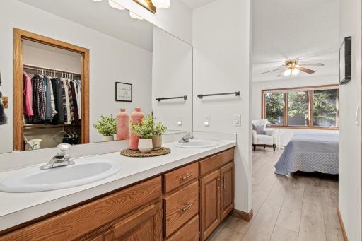 5692 Dunlap Avenue N, Shoreview, MN 55126