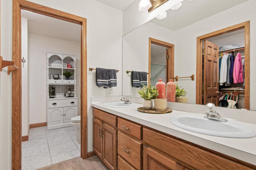 5692 Dunlap Avenue N, Shoreview, MN 55126