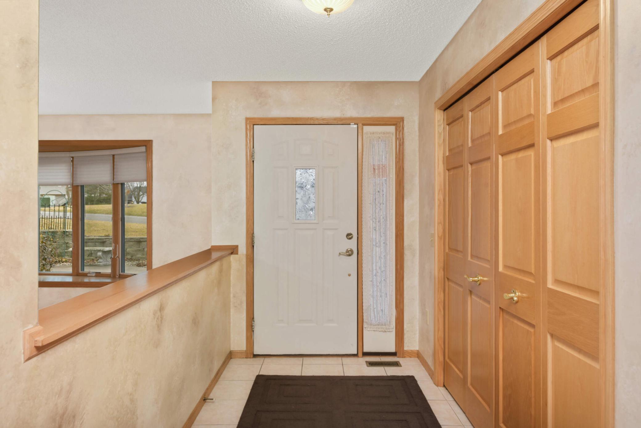 Main Level Foyer/Entrance