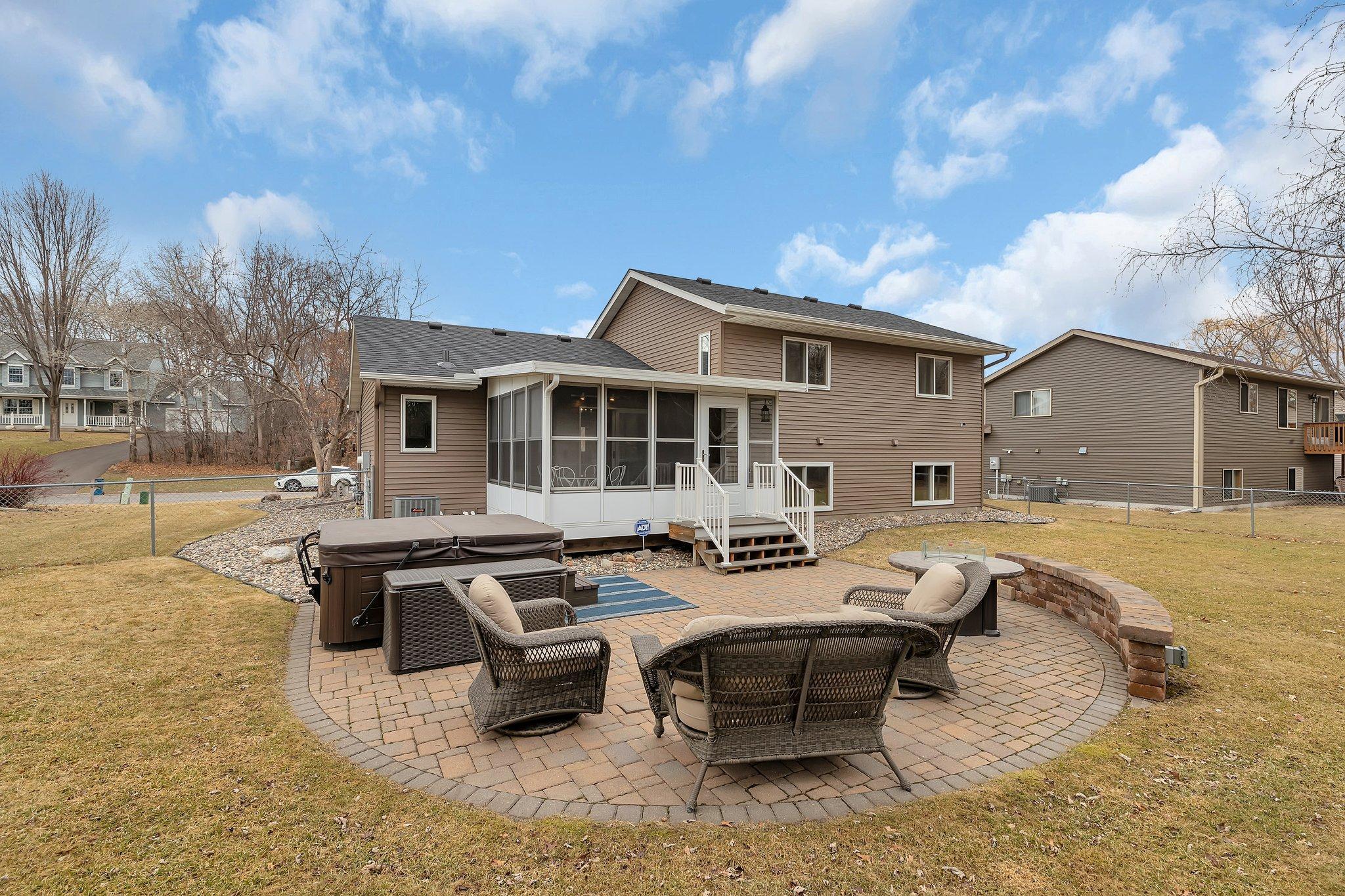 1004 13th St N Sauk Rapids-Stunning Backyard Patio
